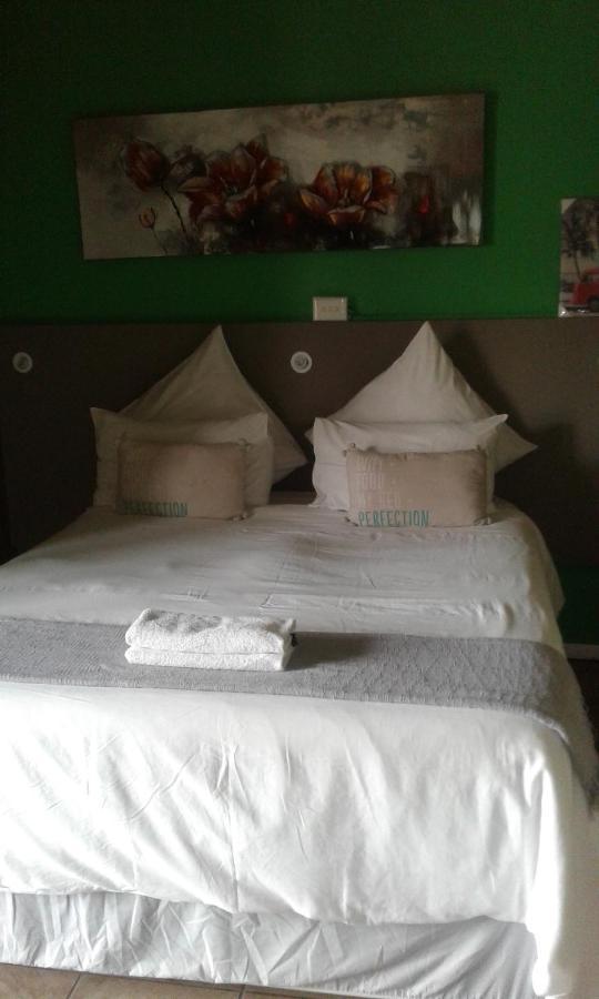 Tassili Lodge Kempton Park Esterno foto
