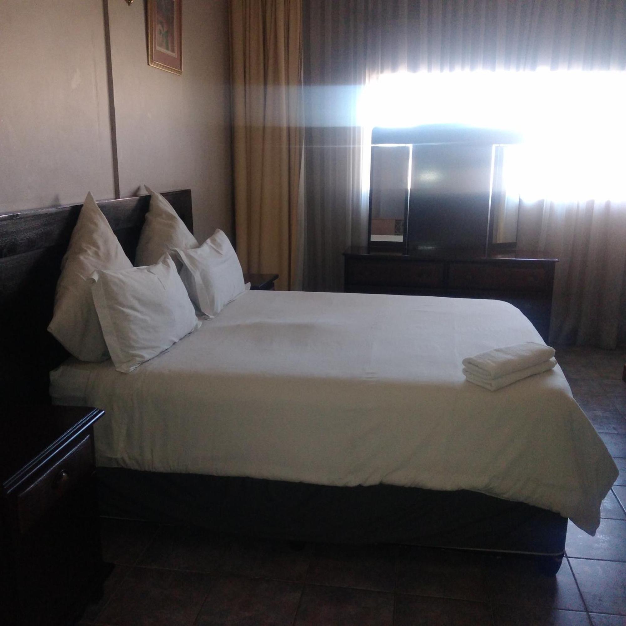 Tassili Lodge Kempton Park Esterno foto