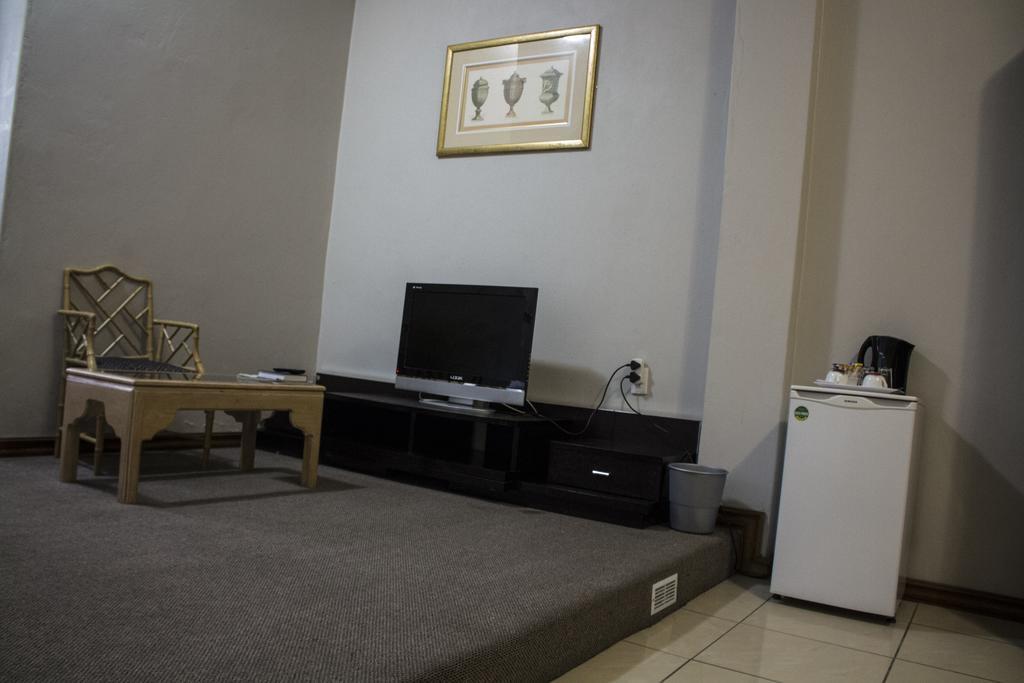 Tassili Lodge Kempton Park Esterno foto