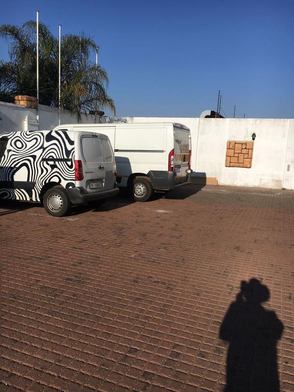 Tassili Lodge Kempton Park Esterno foto
